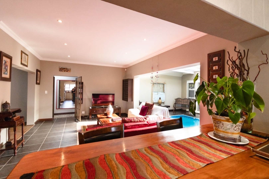 6 Bedroom Property for Sale in Sandbaai Western Cape